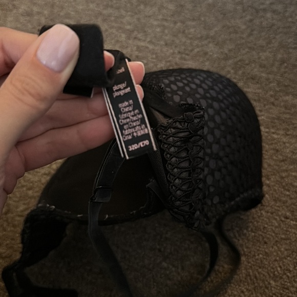 Victoria Secret Bra - Picture 8 of 9